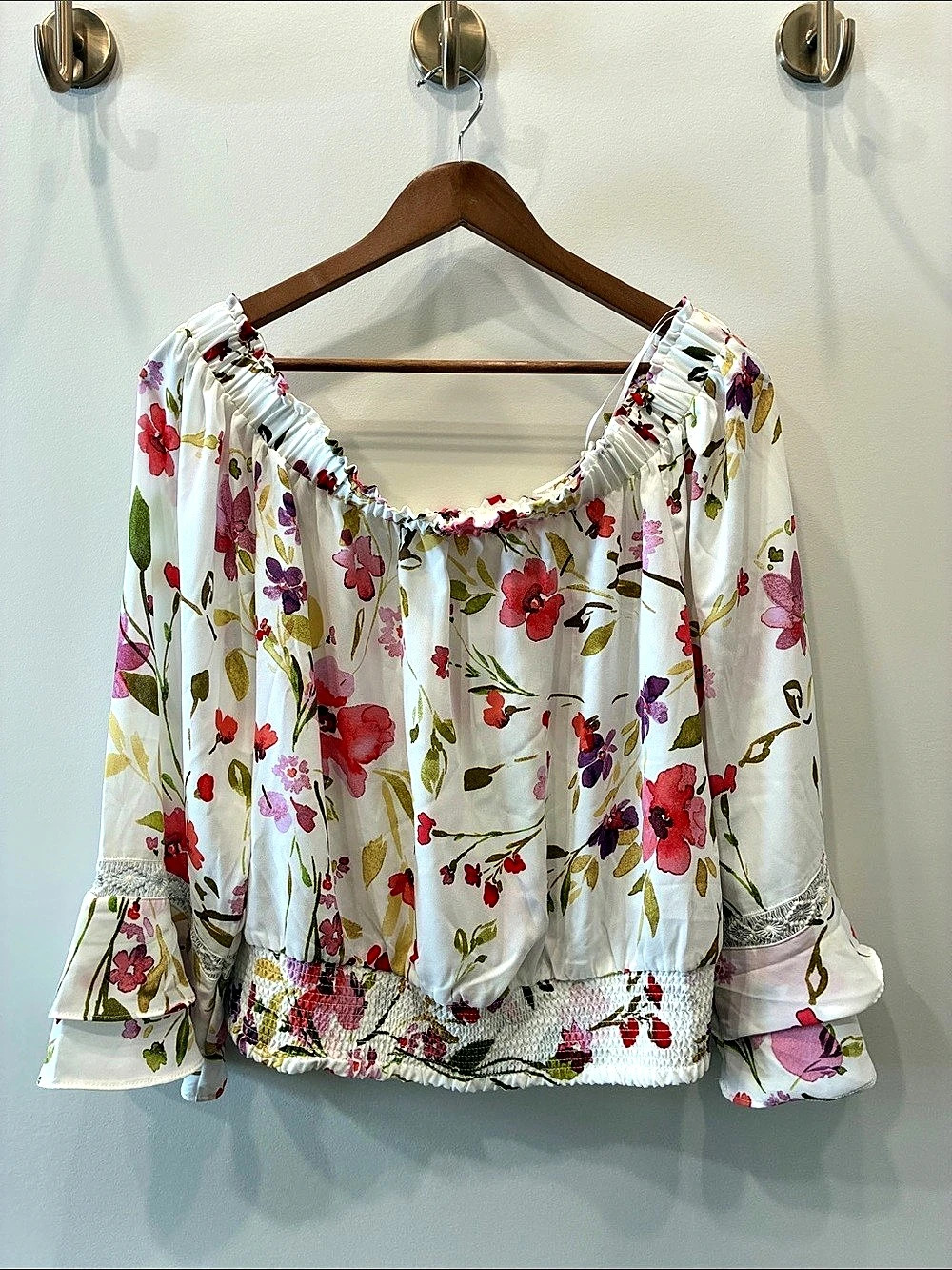 Suzy Shier Floral Off-The Shoulder Blouse in White & Pink / Size Medium NWT